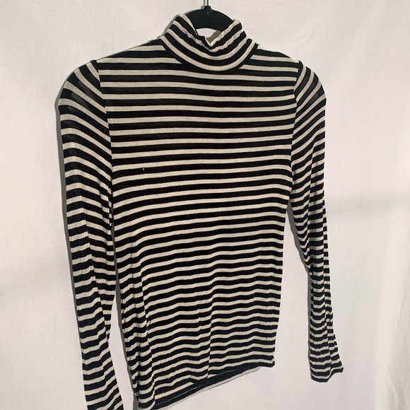 Forever 21 turtleneck - size s - lightly worn - Picture 1 of 3